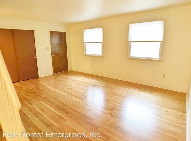 Building Photo - 404-406 Sylvan Dr