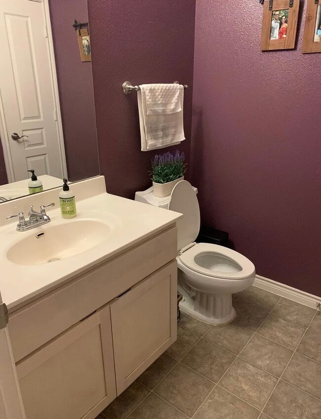 Foto del edificio - 528 Refugio St