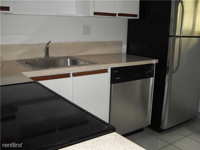 Foto del edificio - 704 Gardens Dr