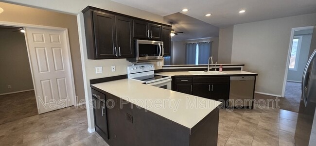 Building Photo - 1123 N Watson Way