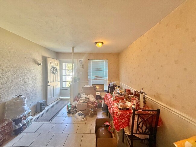 Foto del edificio - Coming soon! 4 bedrooms 1.5 bathrooms!