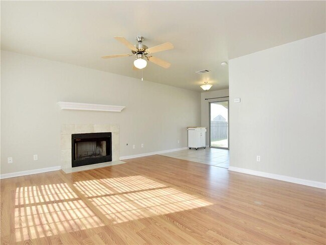 Building Photo - 605 Amaryllis Ave