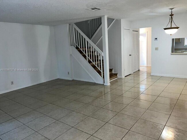 Foto del edificio - 7903 SW 8th St