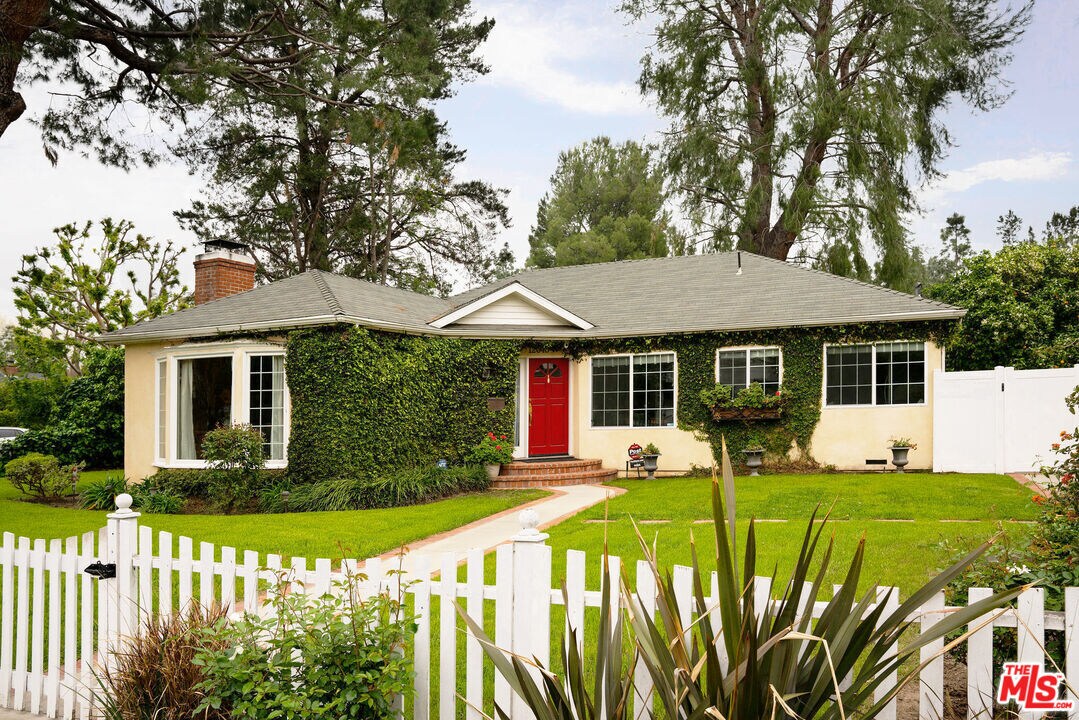 Foto principal - 12040 Landale St