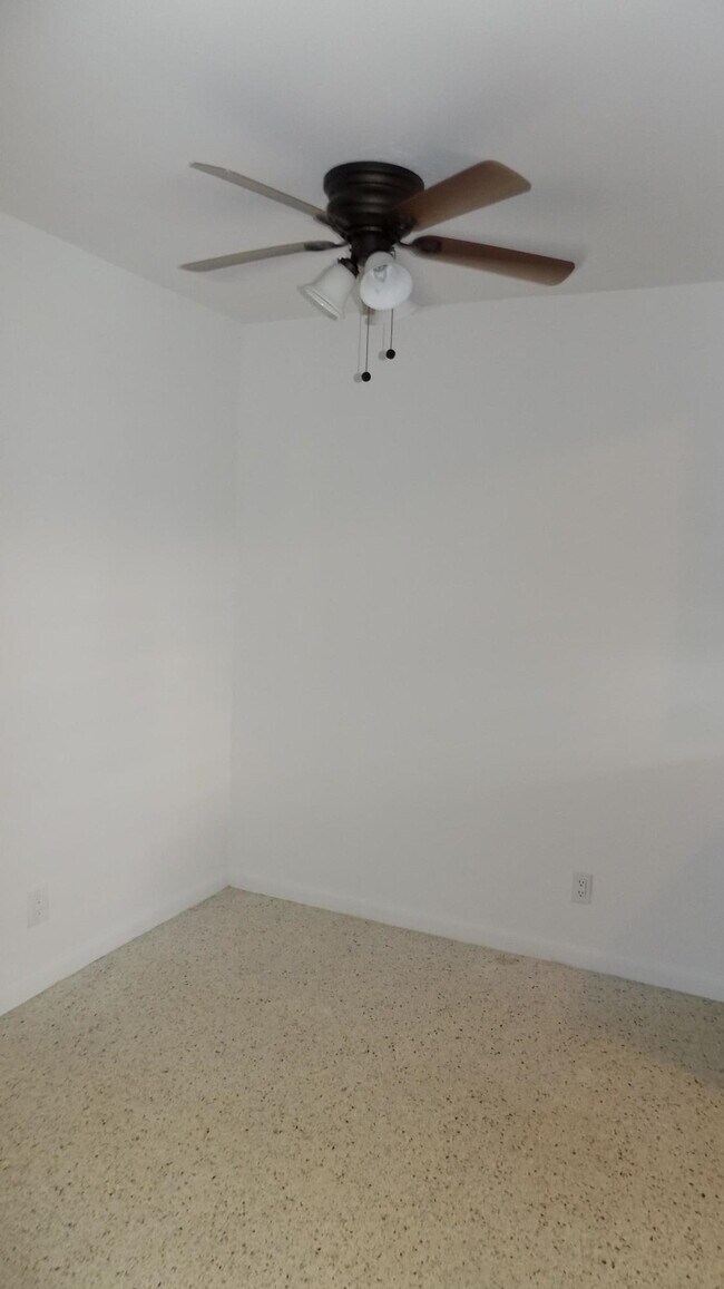 Building Photo - 225 Ocean Breeze St