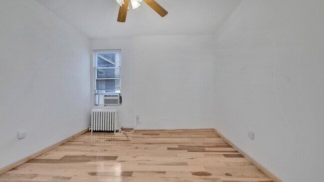 Foto del edificio - 1528 E St SE