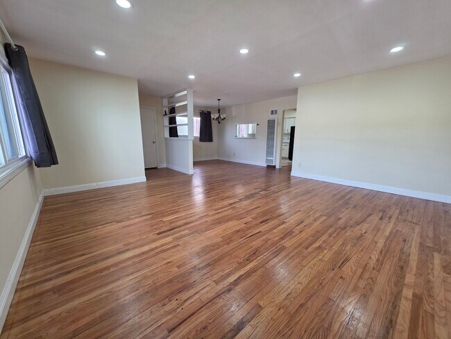 Building Photo - 5457 Dorothy Dr