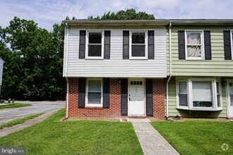 Building Photo - 764 Hemlock St