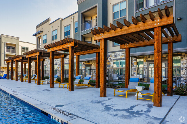 Piscina - Lofts at Allen Ridge