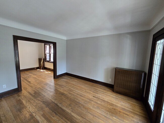 Building Photo - 848 Beaconsfield Ave