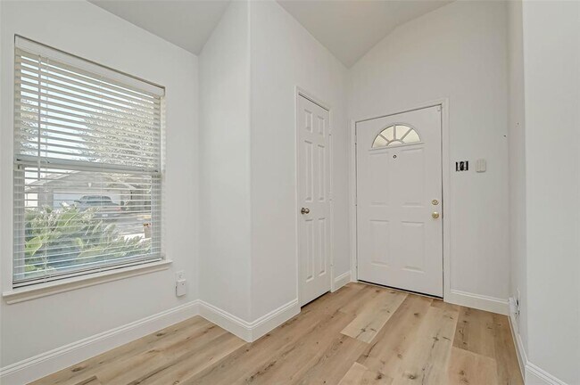 Building Photo - 11915 Perdenales Falls Ct