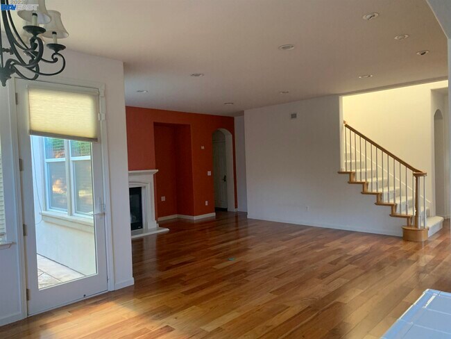 Foto del edificio - 401 Maxwell Ct