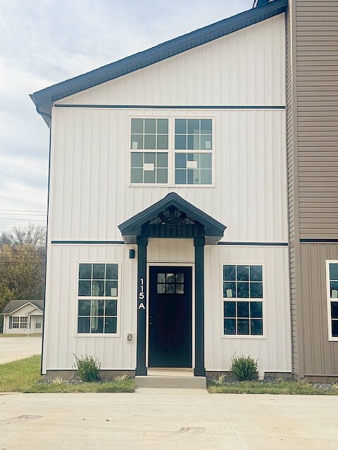 Building Photo - 106 B Aviator Cir