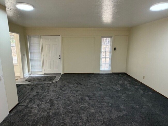 Foto del edificio - Charming 2-Bedroom Loft-Style Home in the Heart of Twain Harte