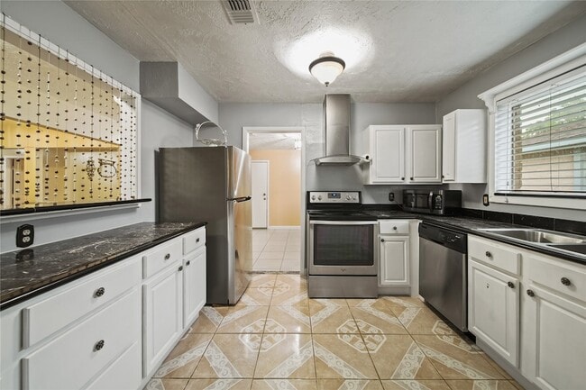 Building Photo - 10431 Odessa Dr