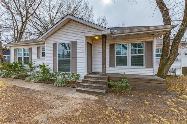 Building Photo - 305 W Trinity St