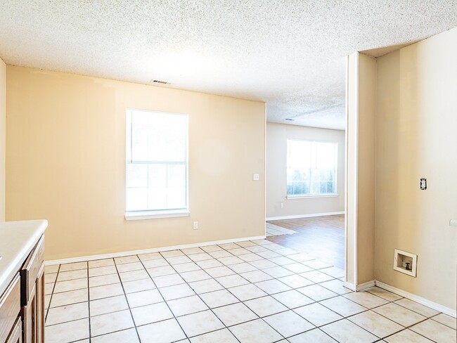 Building Photo - 306 Parkcrest Dr