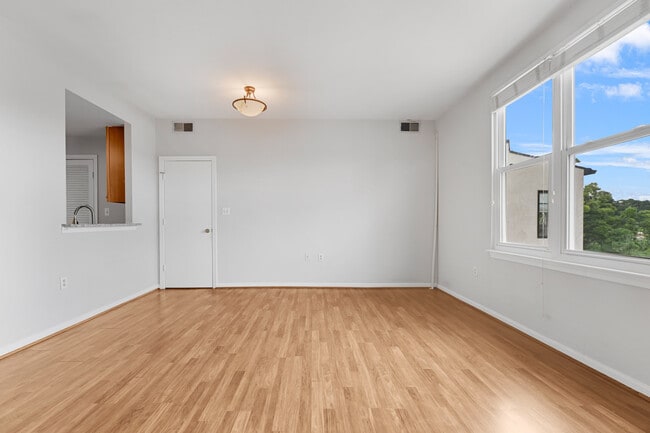 Foto del edificio - 2647 Connecticut Ave NW