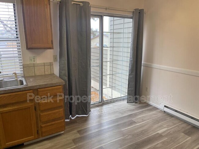 Foto del edificio - 2828 Silverplume Dr