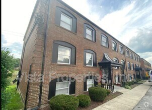 Building Photo - 4900 Saddlebrook Ln