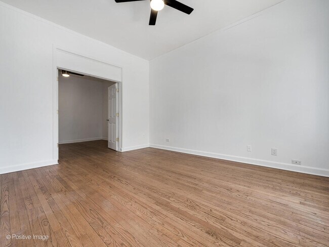 Foto del edificio - 1075 N Marshfield Ave