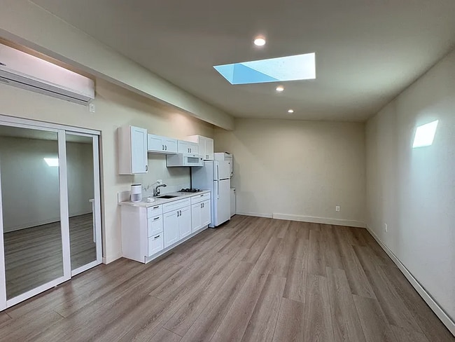 Building Photo - 22438 Califa St