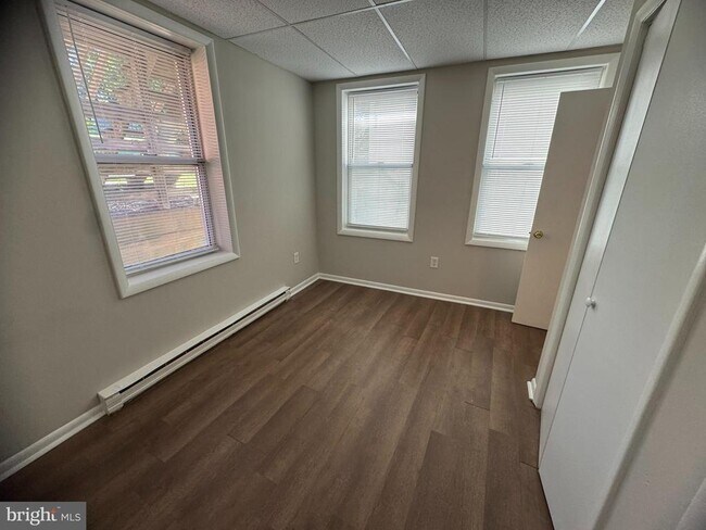 Foto del edificio - 106 N Market St