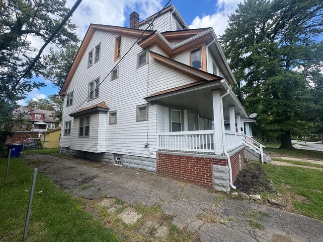 Foto del edificio - 1056 E 99th St