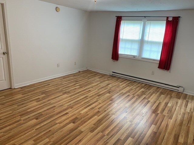 Foto del edificio - 120 Gallup Hill Rd