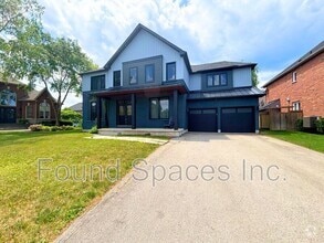 Building Photo - 12 Delrosa Way