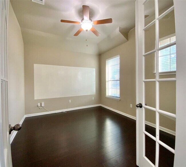 Foto del edificio - 15908 Dink Pearson Ln