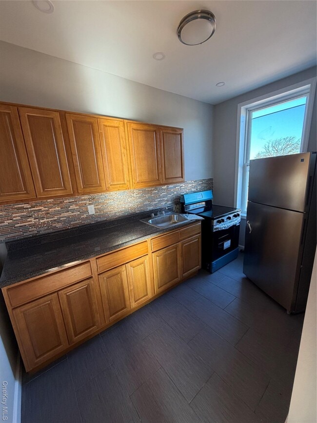Foto del edificio - 3728 Paulding Ave