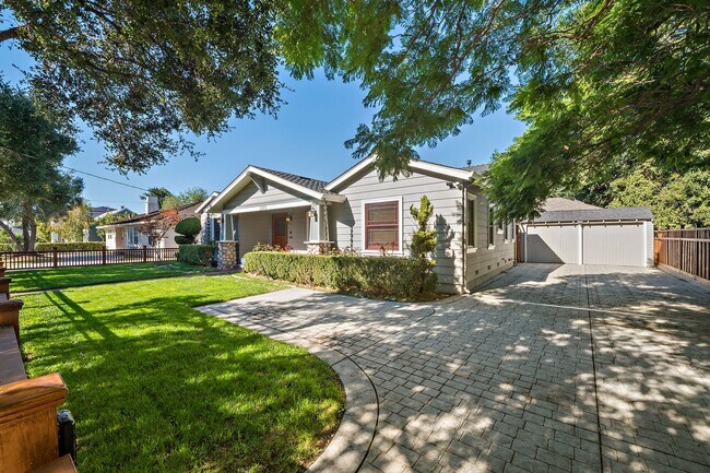 Building Photo - Beautiful 3/2 Craftsman in Willow Glen!
