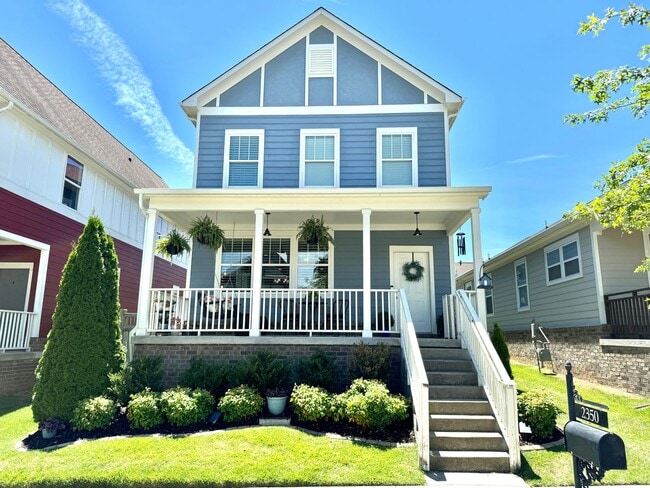 3 Bedroom, 2.5 Bath Home w/ Fenced Yard and 2 Car Garage - 3 Bedroom, 2.5 Bath Home w/ Fenced Yard and 2 Car Garage