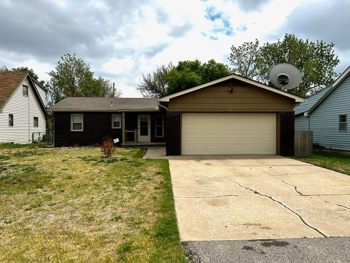 Primary Photo - 5021 E New Jersey Dr, Wichita, KS 67210