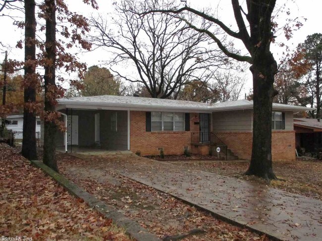 Building Photo - 4504 Lynn Ln