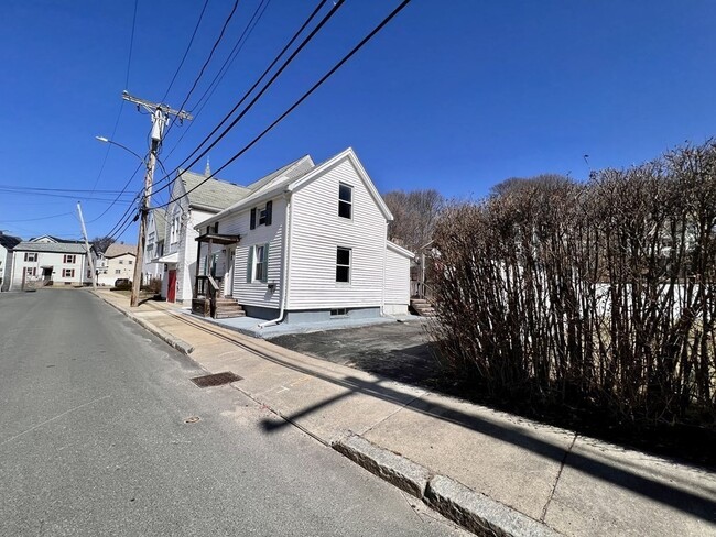 Building Photo - 42 Everett St