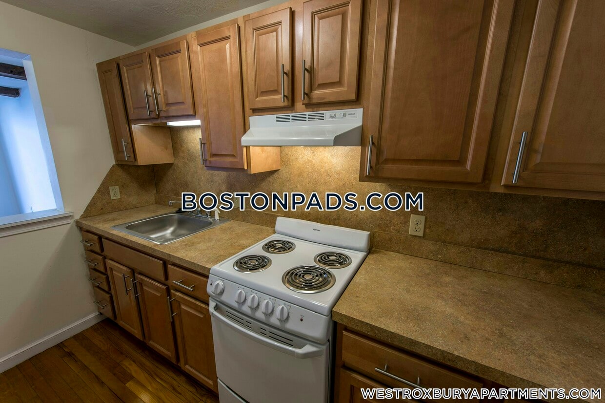 Foto principal - 1799 Centre St