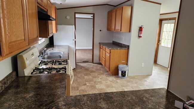 Building Photo - 911 N Oolitic Dr