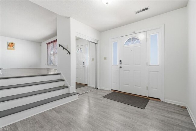 Foto del edificio - 912 Amherst Ln