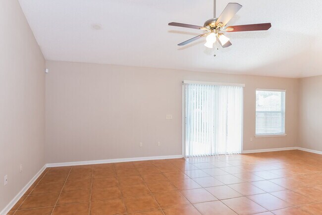 Building Photo - 8073 Leafcrest Dr