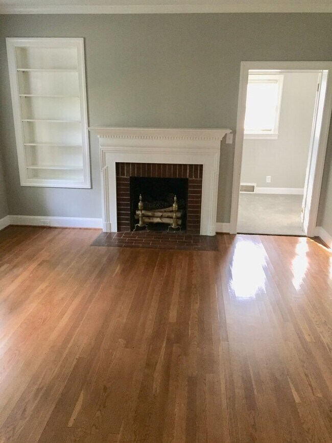 Building Photo - Coming Soon!! 2 Bedroom/ 2 bath Unit! Supe...