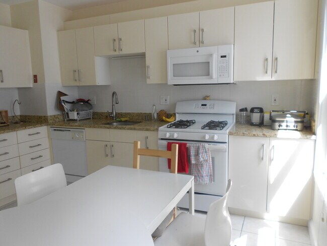 Foto del edificio - 63 Fairbanks St