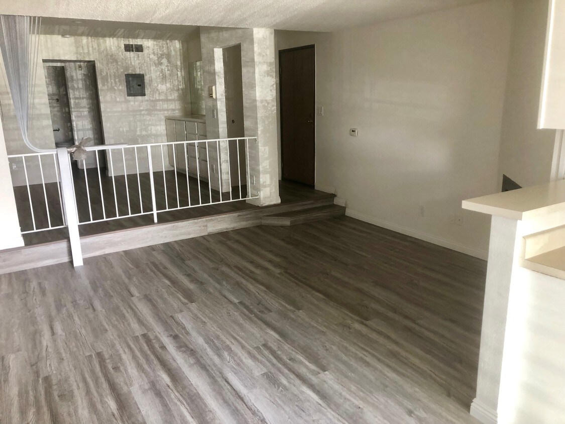 Foto principal - 8309 Cedros Ave