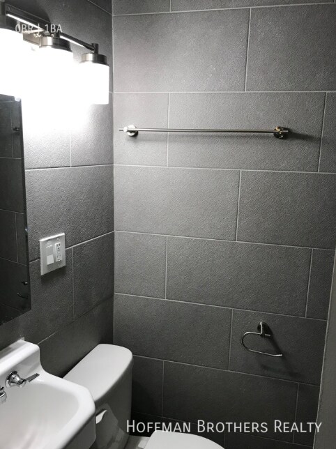 Foto del edificio - 485 S Roxbury Dr