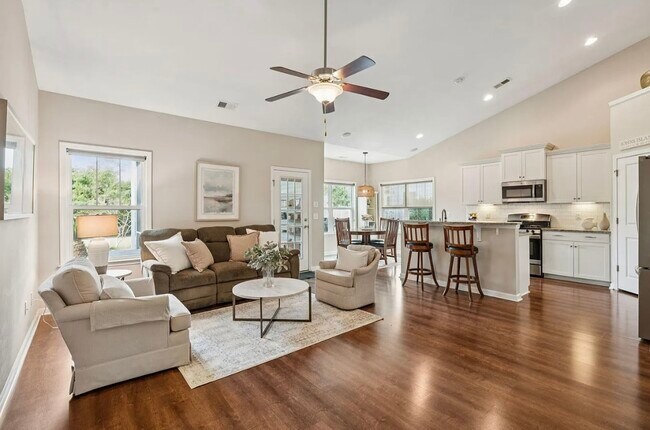 Foto del edificio - 1546 Fishbone Dr