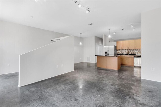 Foto del edificio - 560 Dutch Valley Rd NE