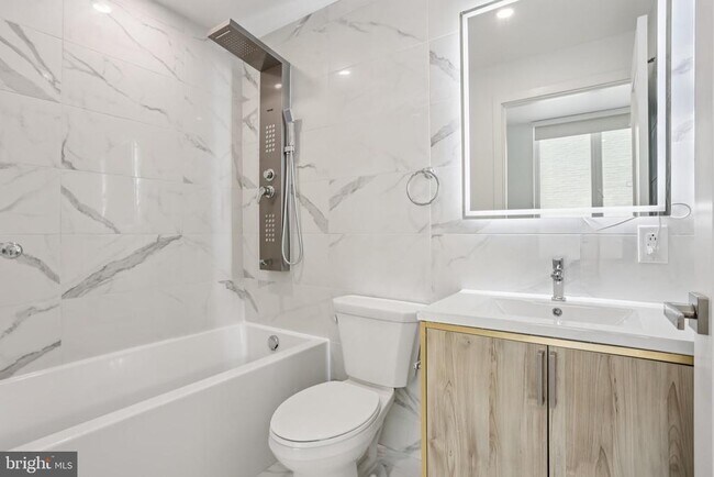 Building Photo - 1201 Vine St