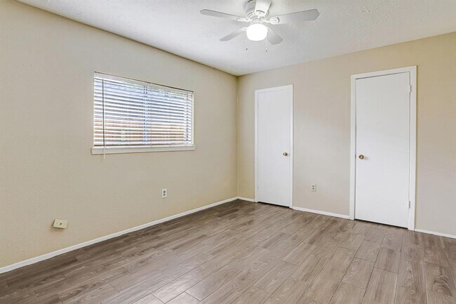 Foto del edificio - 16806 Dutch Ridge Dr