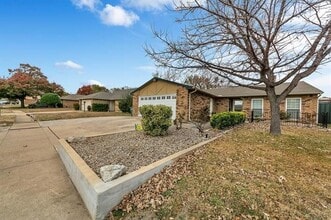 Building Photo - 4021 Shagbark St